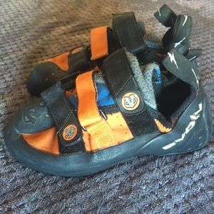 Evolve Women's 8 climbing shoes